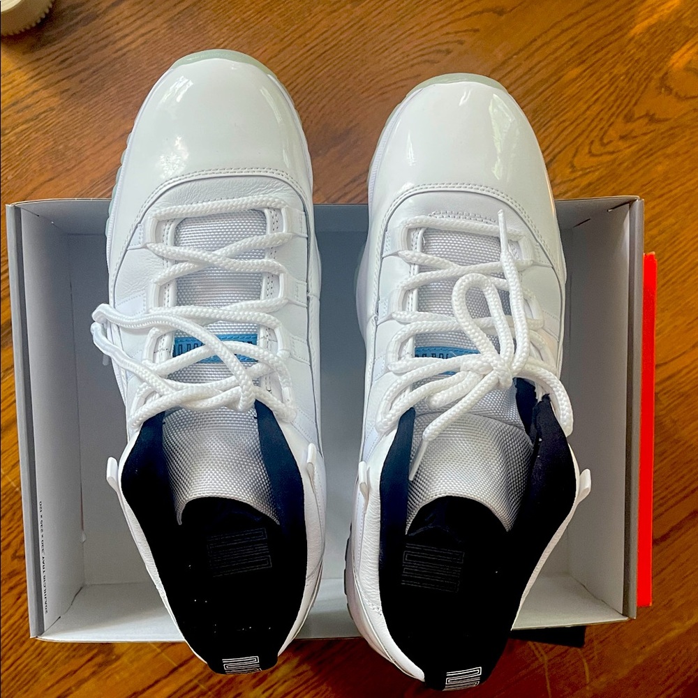 Mens size 11 White Air Jordan 11 Retro Low Sneakers - worn twice, super clean